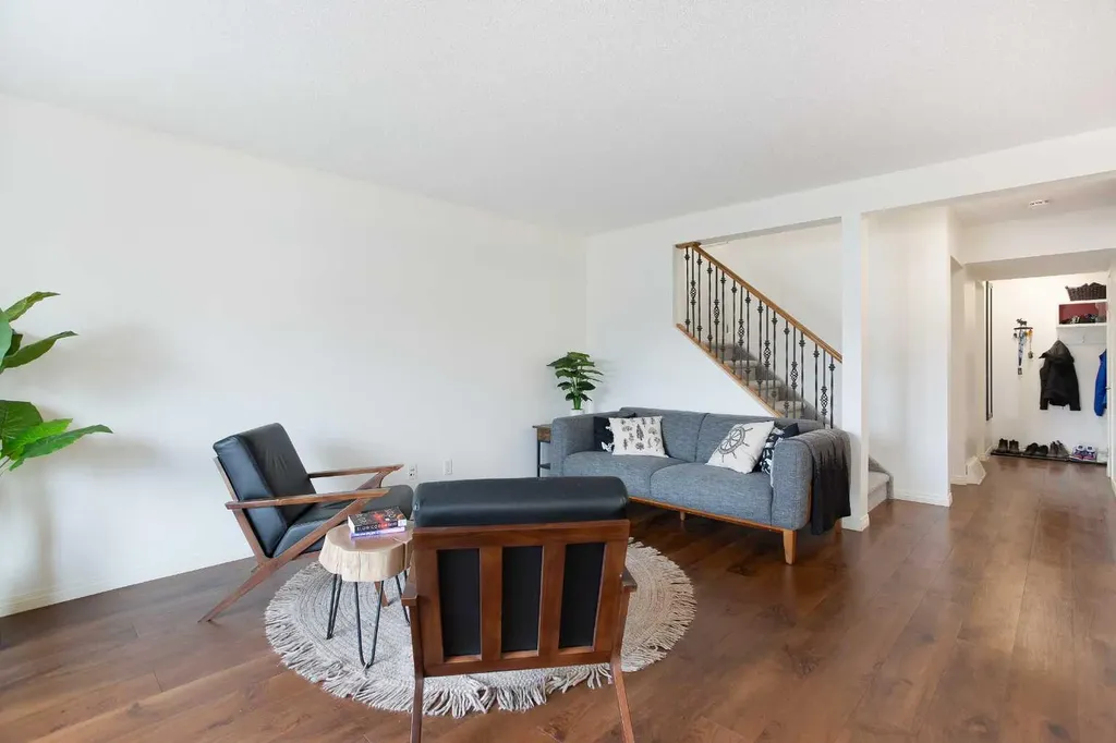 2127 34 Avenue SW Calgary AB T3H 2M1