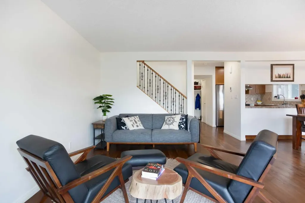 2127 34 Avenue SW Calgary AB T3H 2M1