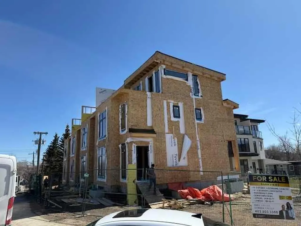 1917 25 Avenue SW Calgary AB T2T 4T5