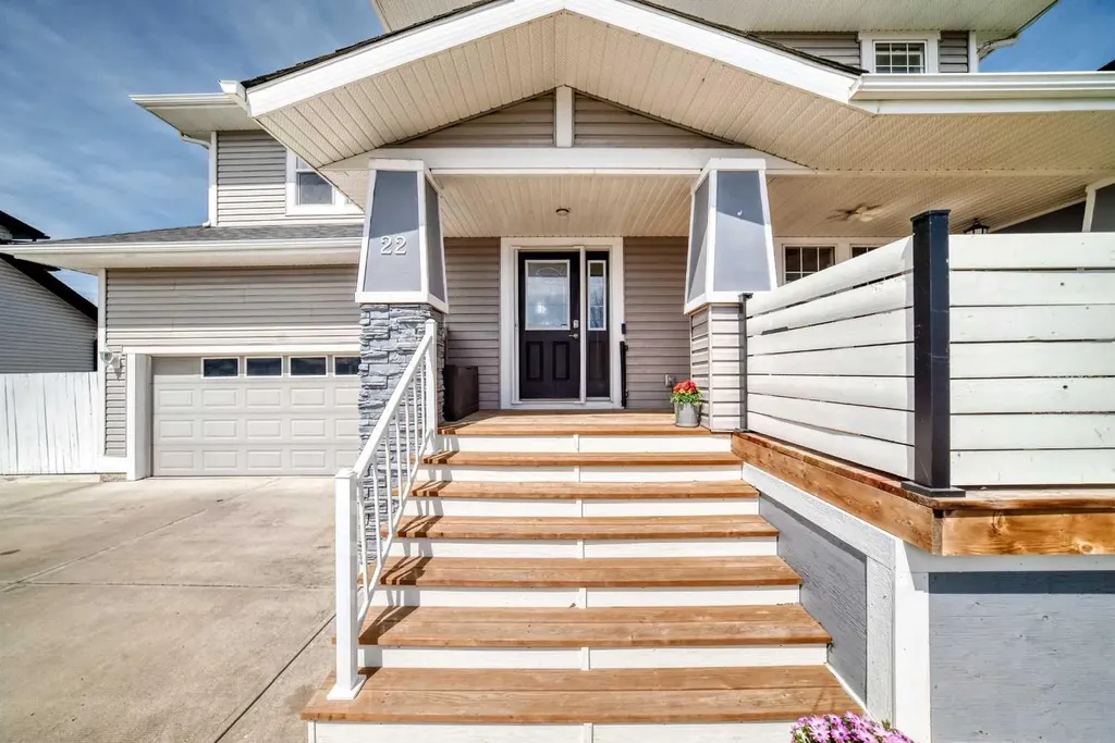 22 Moe Avenue NW Langdon AB T0J1X2