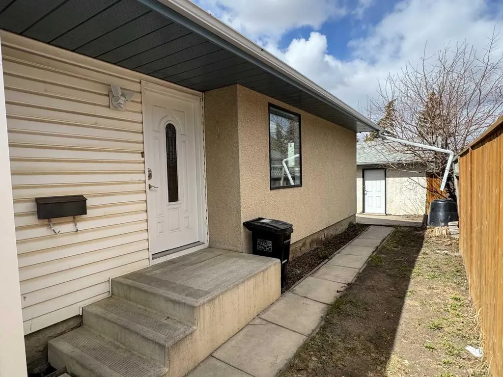 404 Acacia Drive SE Airdrie AB T4B 1G1