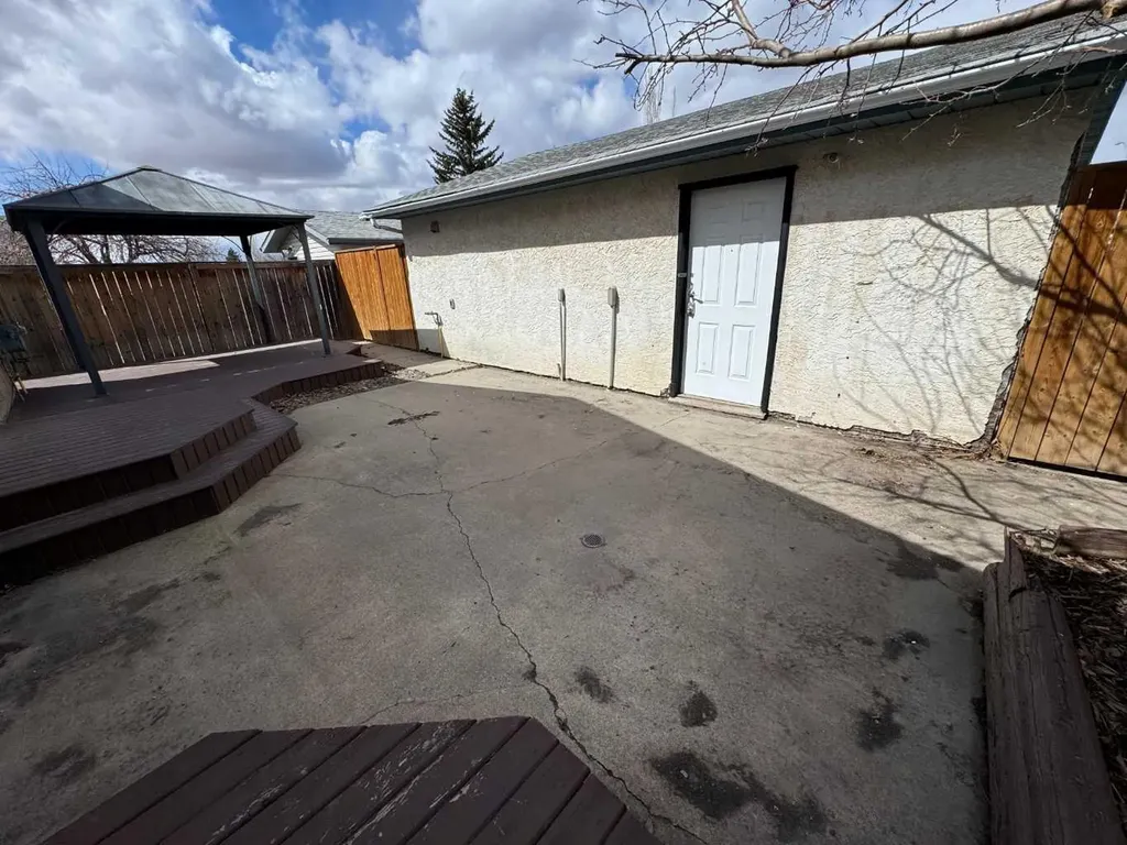 404 Acacia Drive SE Airdrie AB T4B 1G1