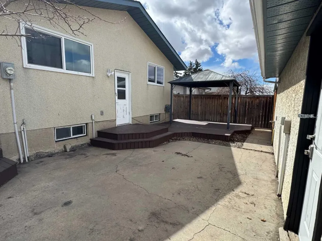 404 Acacia Drive SE Airdrie AB T4B 1G1