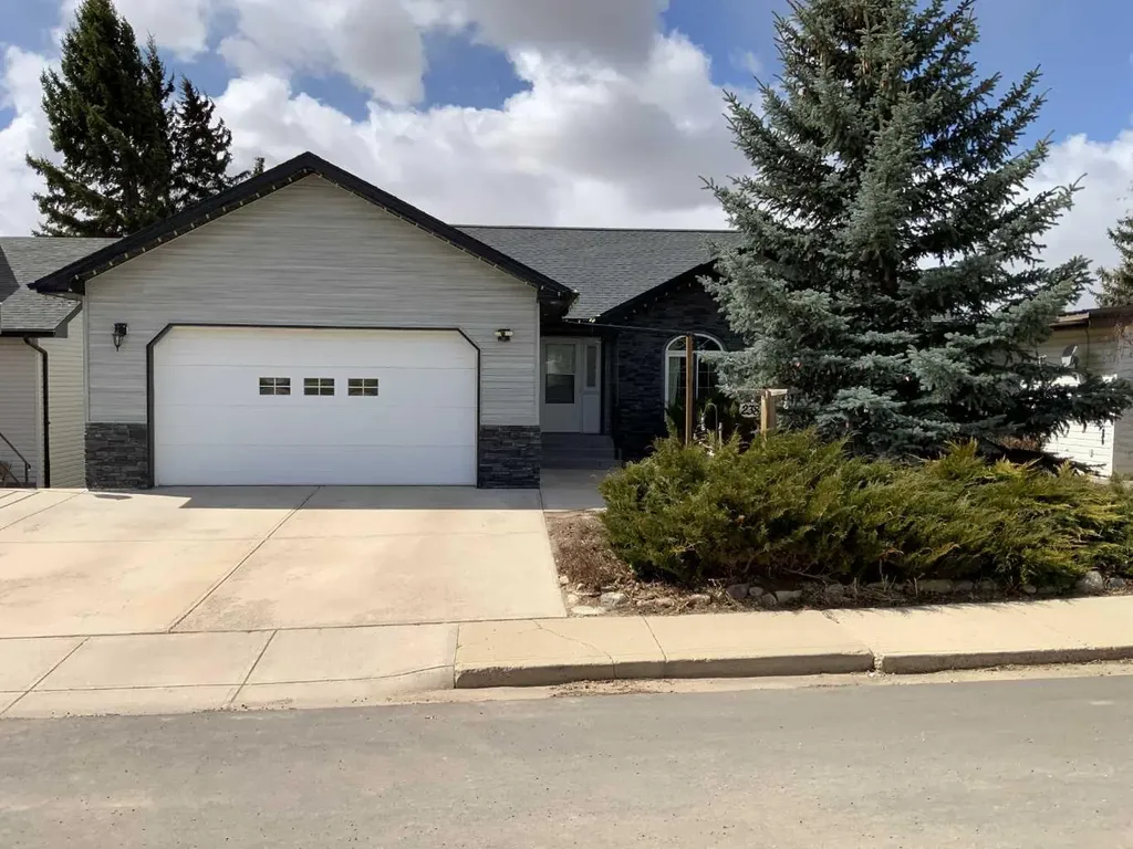 238 Centre Street S Linden AB T0M 1J0