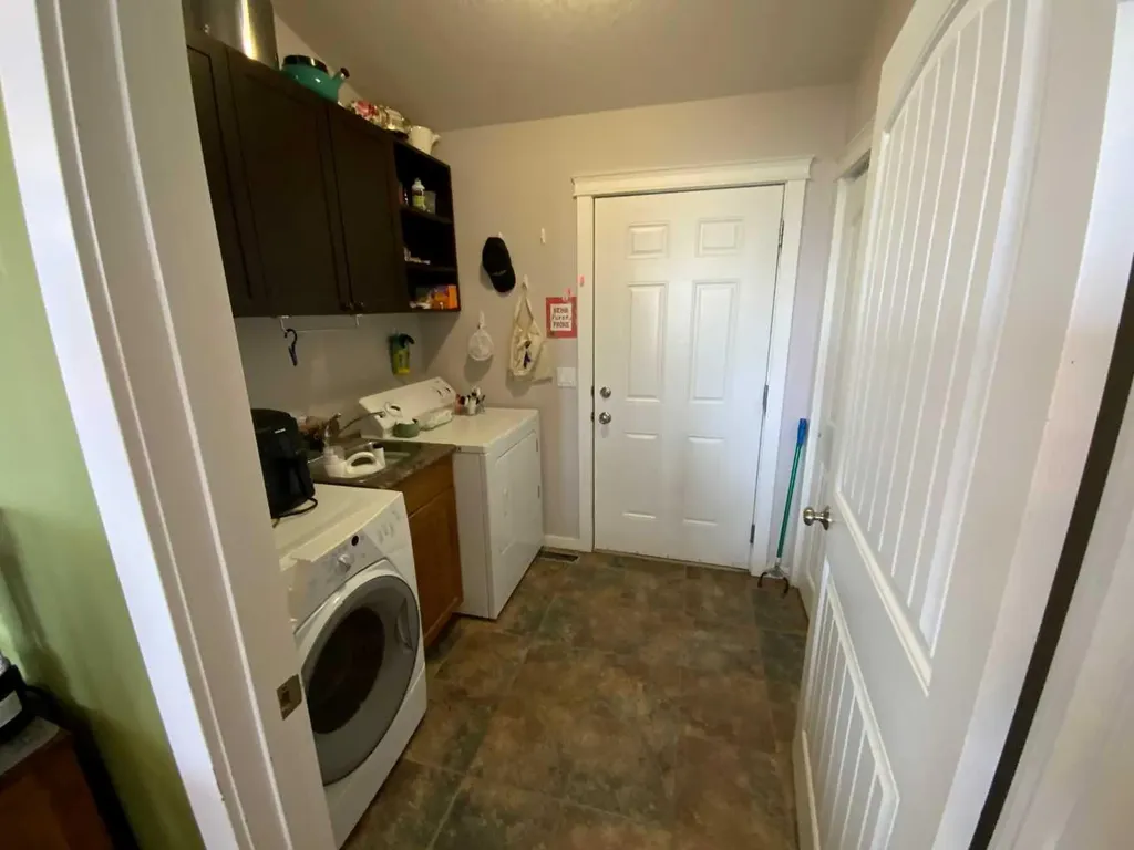 238 Centre Street S Linden AB T0M 1J0
