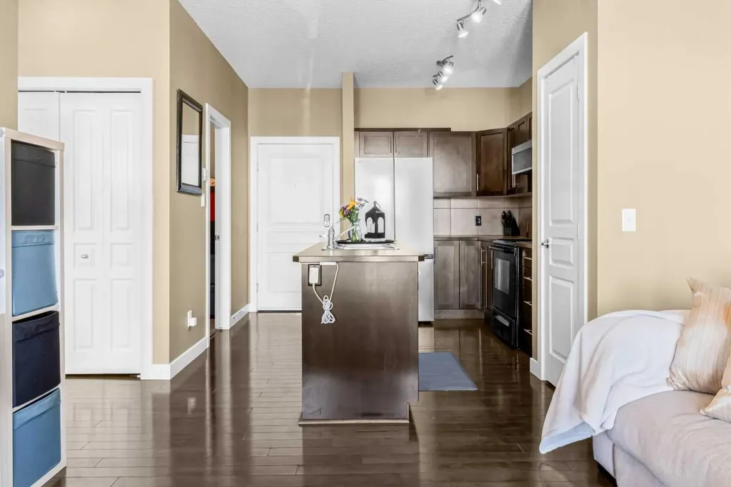 10 Panatella Road NW Calgary AB T3K 0V4