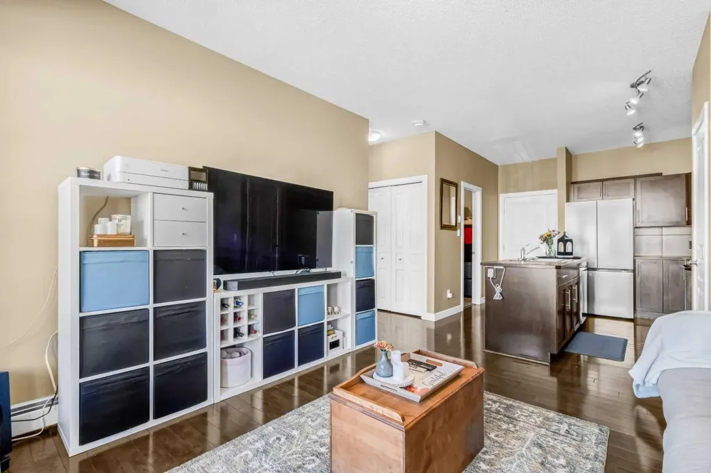 10 Panatella Road NW Calgary AB T3K 0V4
