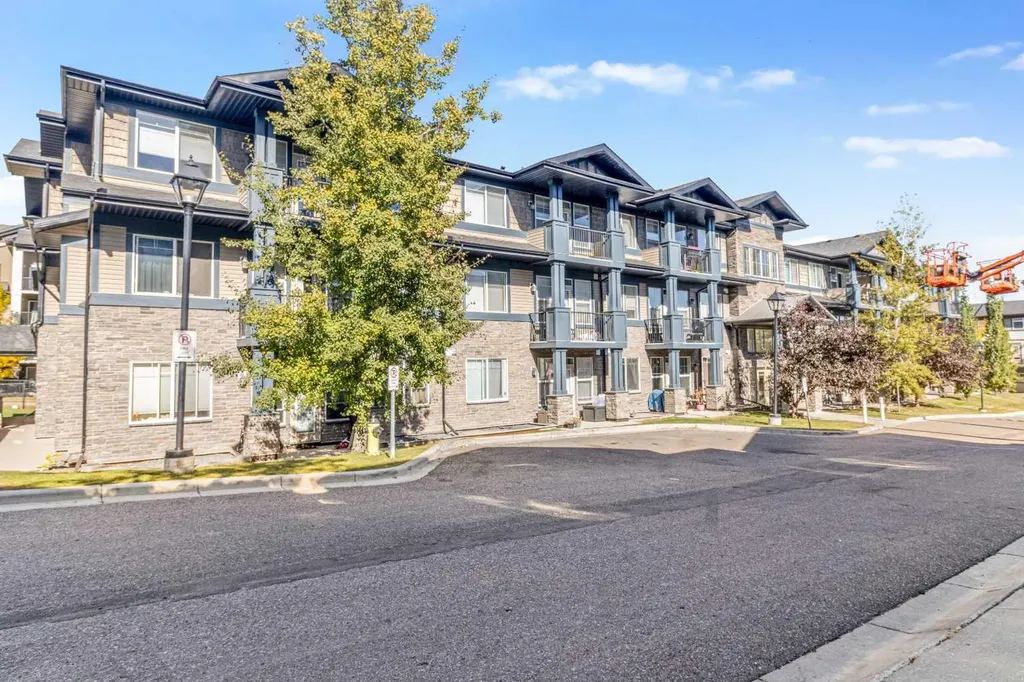 10 Panatella Road NW Calgary AB T3K 0V4