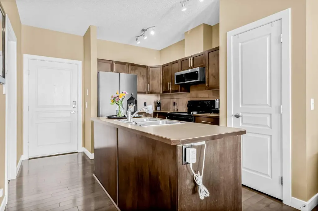 10 Panatella Road NW Calgary AB T3K 0V4