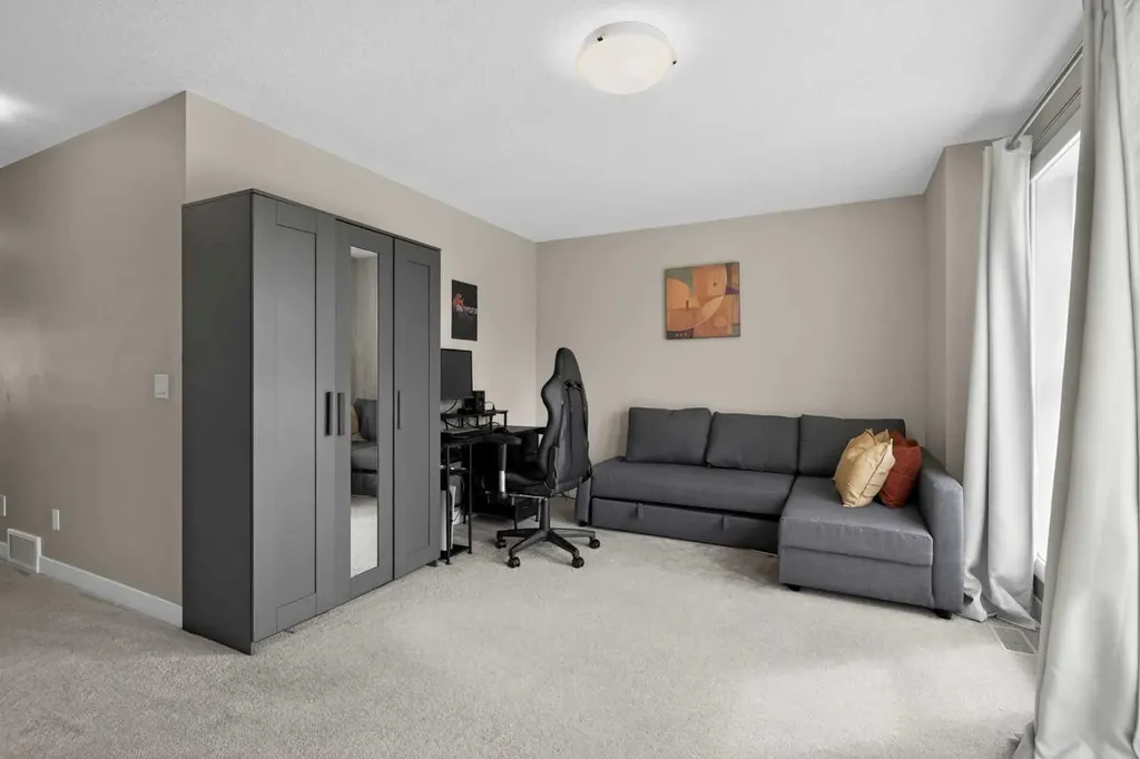 76 Nolancrest Circle NW Calgary AB T3R 0T8