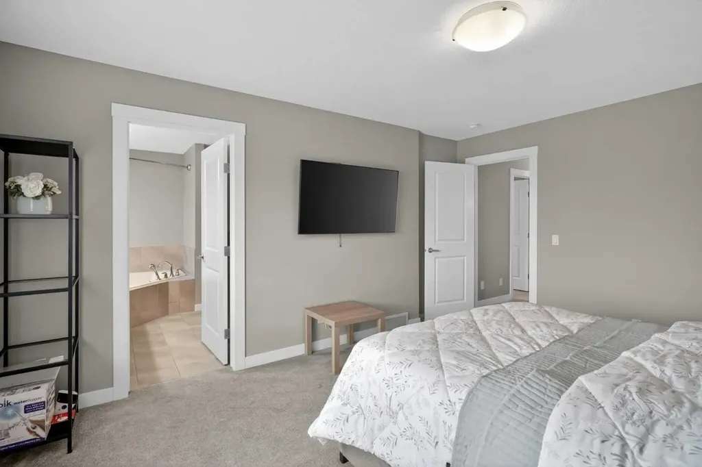 76 Nolancrest Circle NW Calgary AB T3R 0T8