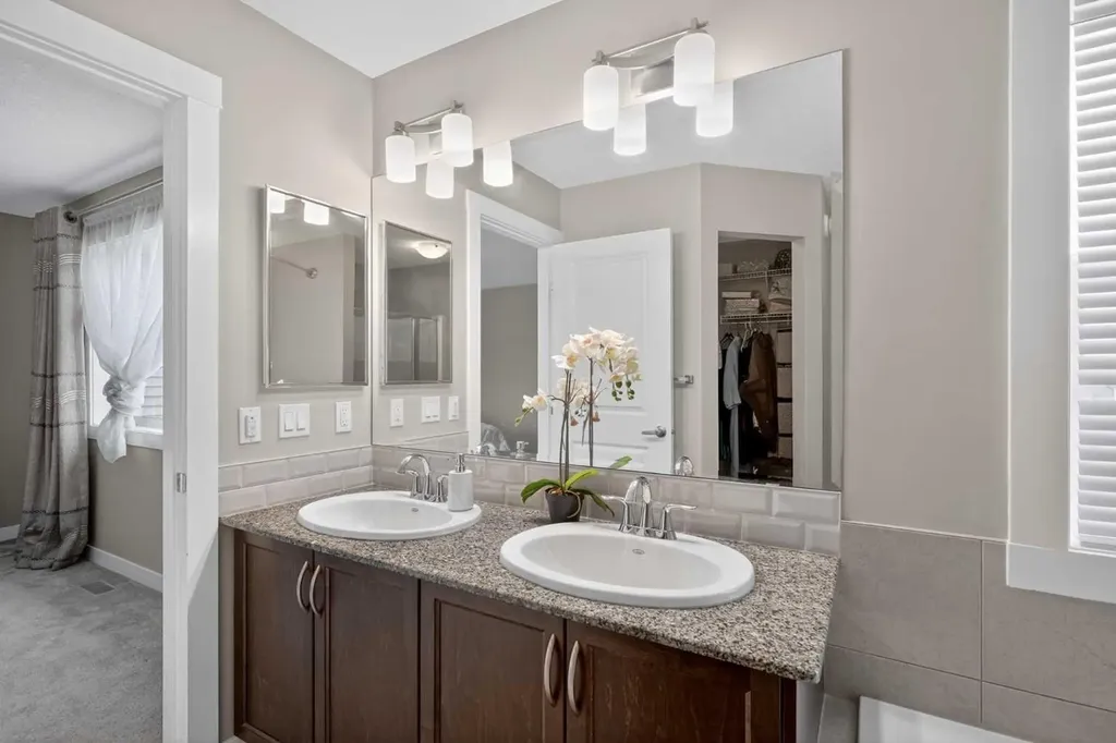 76 Nolancrest Circle NW Calgary AB T3R 0T8