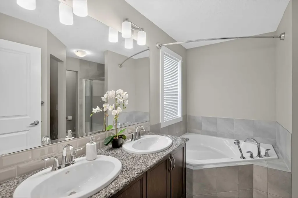 76 Nolancrest Circle NW Calgary AB T3R 0T8
