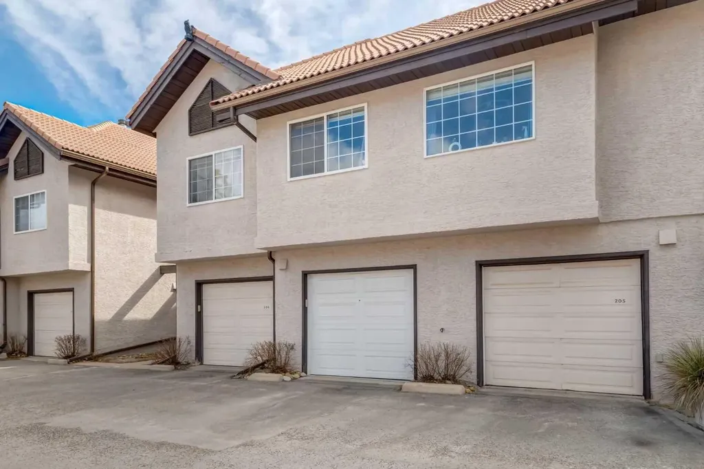 1997 Sirocco Drive SW Calgary AB T3H 3E6
