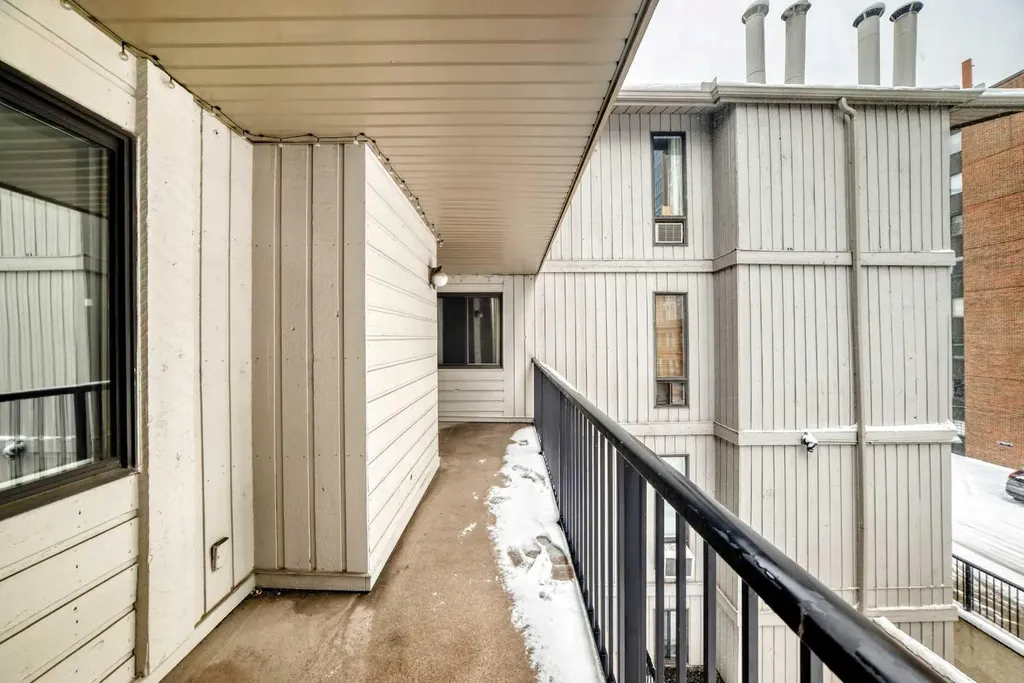 821 3 Avenue SW Calgary AB T2P 0H1