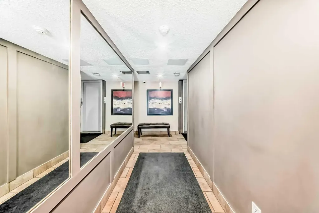 821 3 Avenue SW Calgary AB T2P 0H1