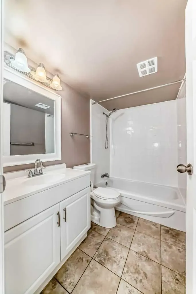 821 3 Avenue SW Calgary AB T2P 0H1