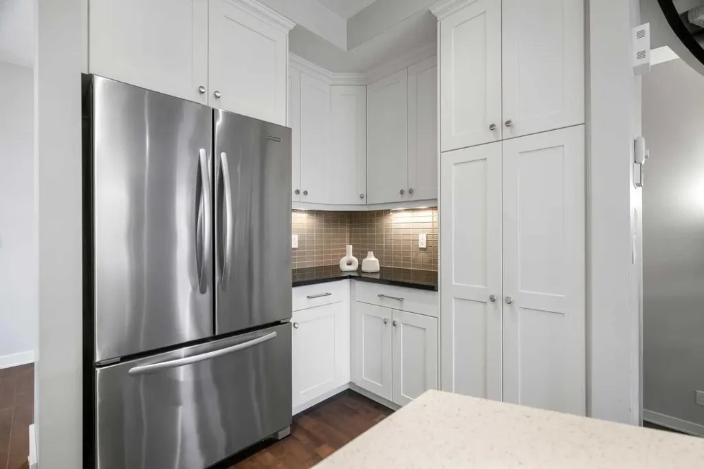 2427 22a Street NW Calgary AB T2M 3X7