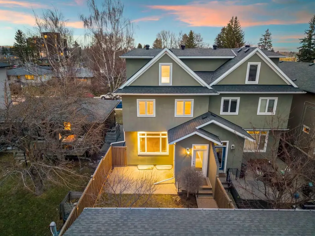 2427 22a Street NW Calgary AB T2M 3X7