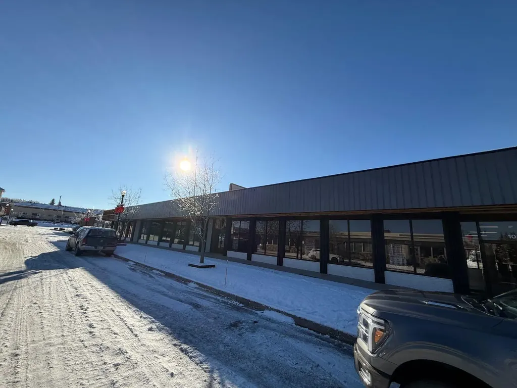101 Government Road Hinton AB T7V1B7