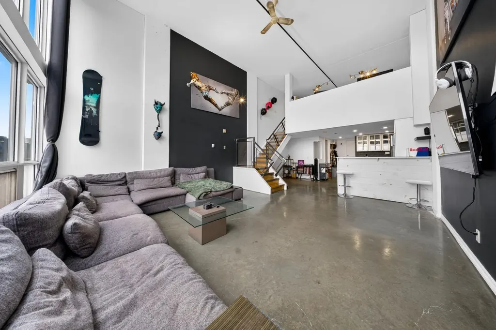535 8 Avenue SE Calgary AB T2G 5S9