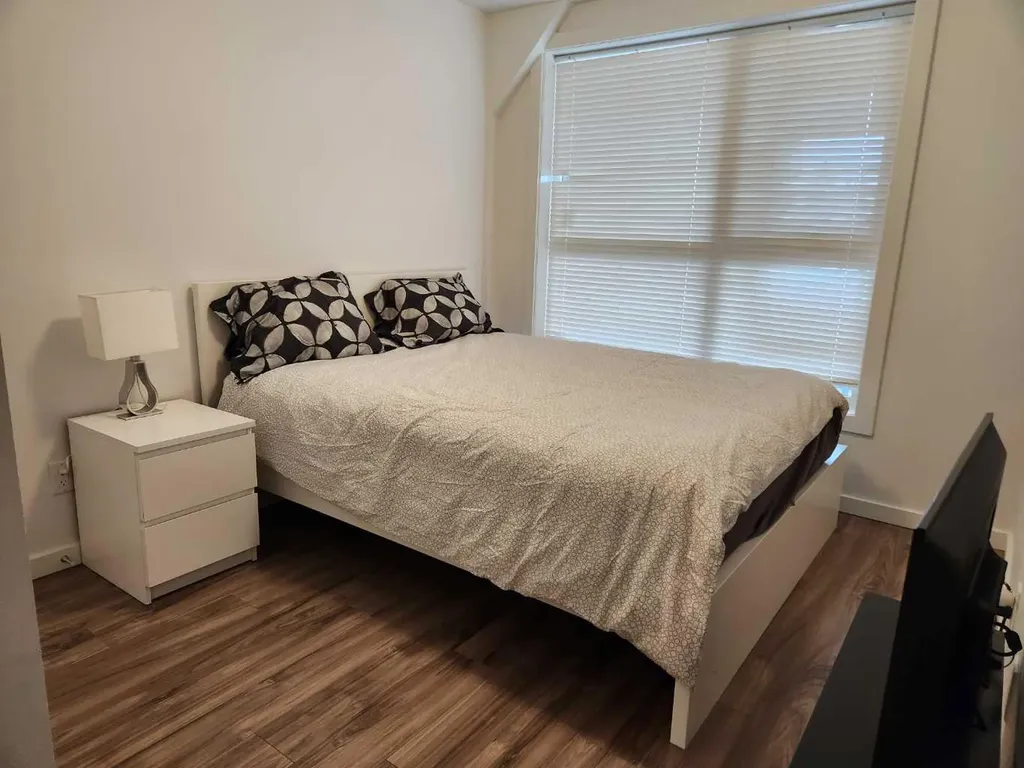 1629 38 Street SW Calgary AB T3C 1T8