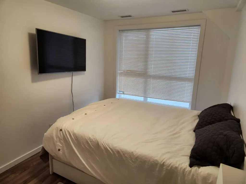 1629 38 Street SW Calgary AB T3C 1T8