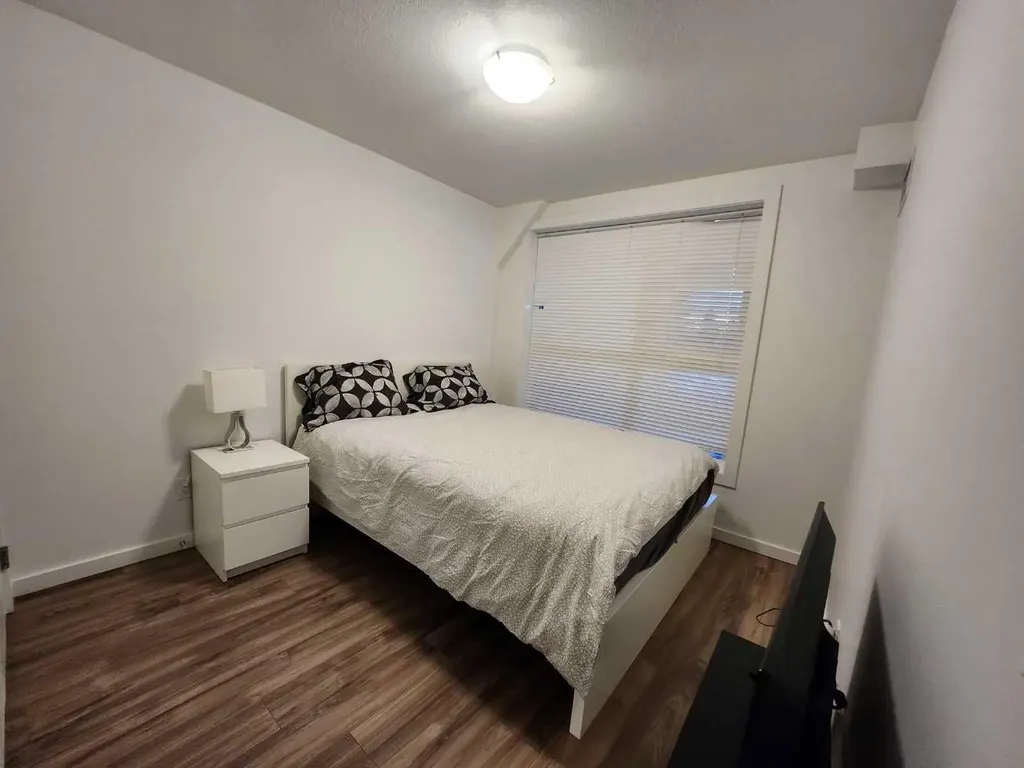 1629 38 Street SW Calgary AB T3C 1T8
