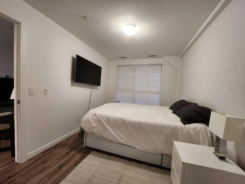 1629 38 Street SW Calgary AB T3C 1T8