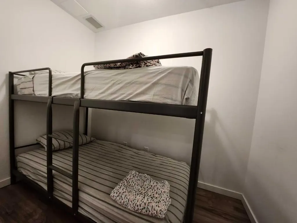 1629 38 Street SW Calgary AB T3C 1T8