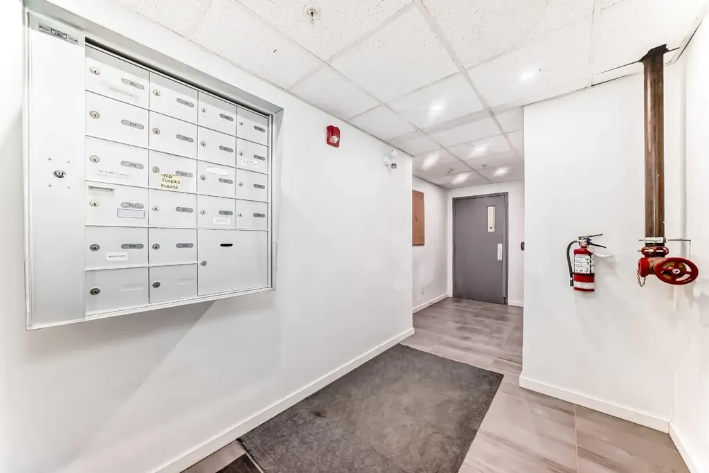 1629 38 Street SW Calgary AB T3C 1T8