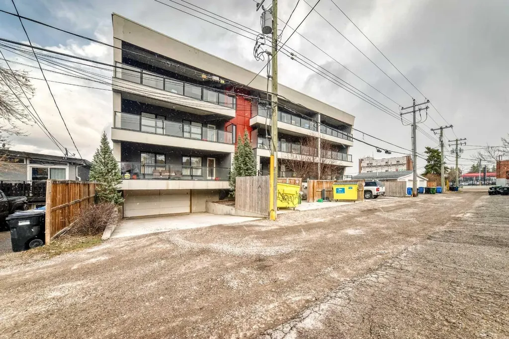 1629 38 Street SW Calgary AB T3C 1T8