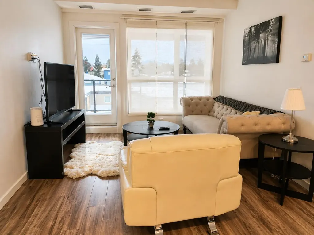 1629 38 Street SW Calgary AB T3C 1T8