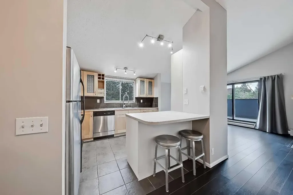 1605 16 Avenue SW Calgary AB T3C 1A2
