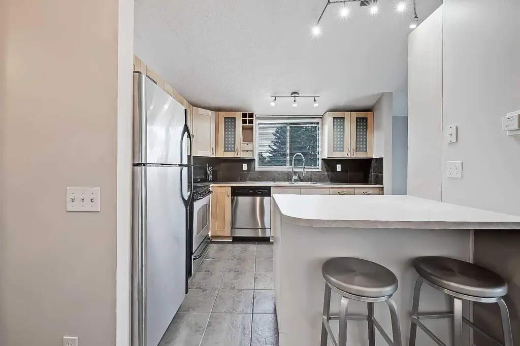 1605 16 Avenue SW Calgary AB T3C 1A2