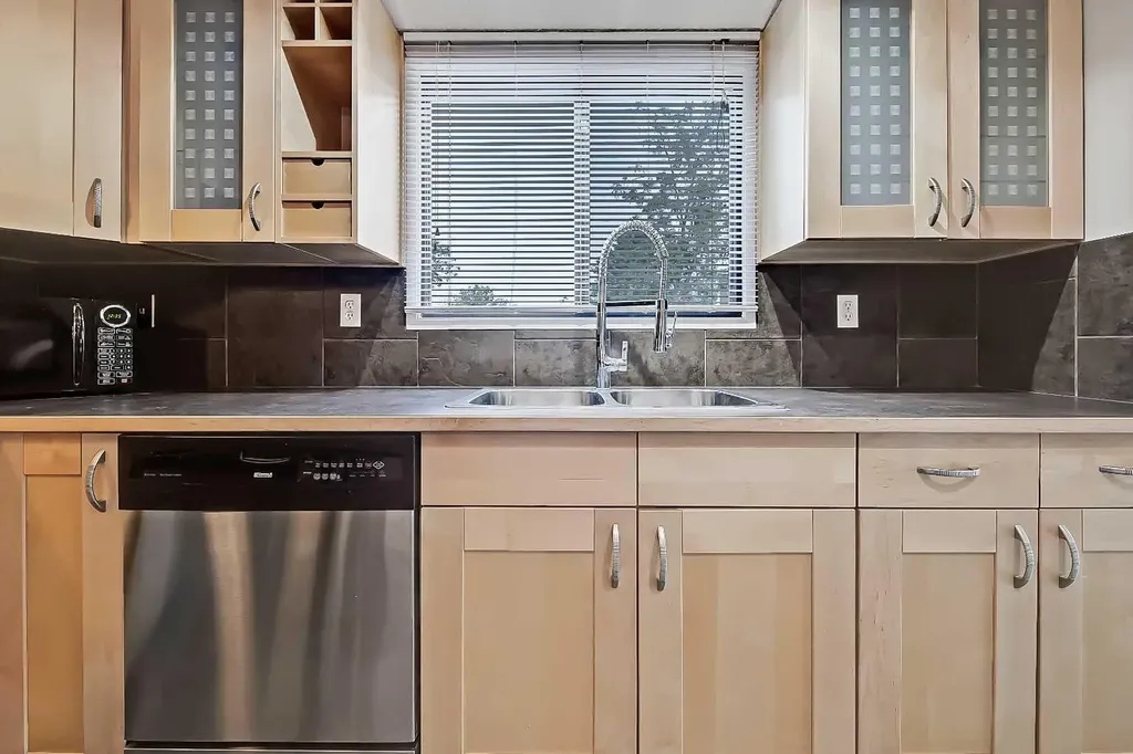 1605 16 Avenue SW Calgary AB T3C 1A2