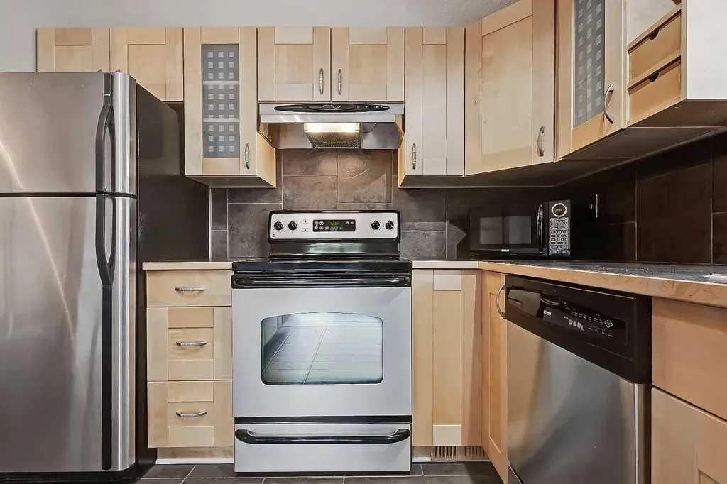 1605 16 Avenue SW Calgary AB T3C 1A2