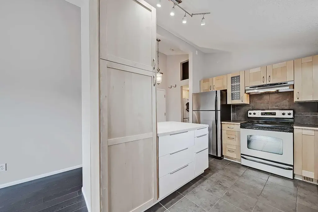 1605 16 Avenue SW Calgary AB T3C 1A2