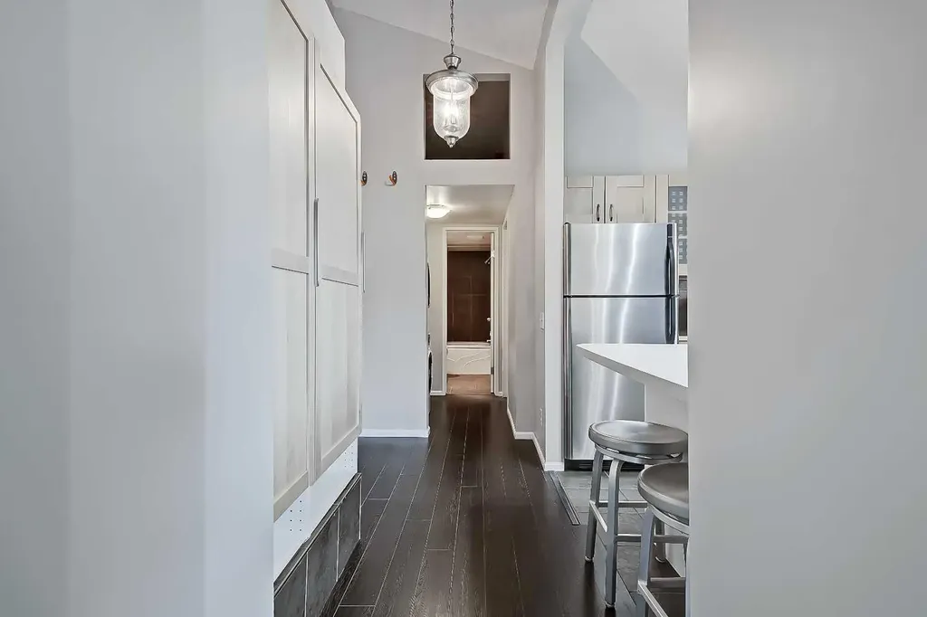 1605 16 Avenue SW Calgary AB T3C 1A2