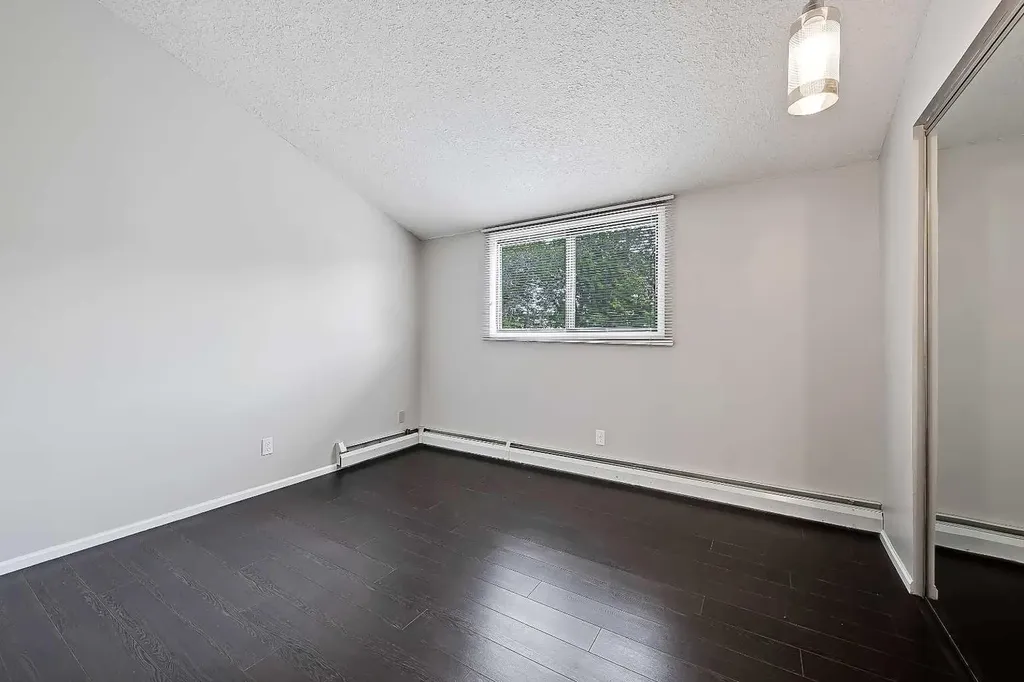 1605 16 Avenue SW Calgary AB T3C 1A2