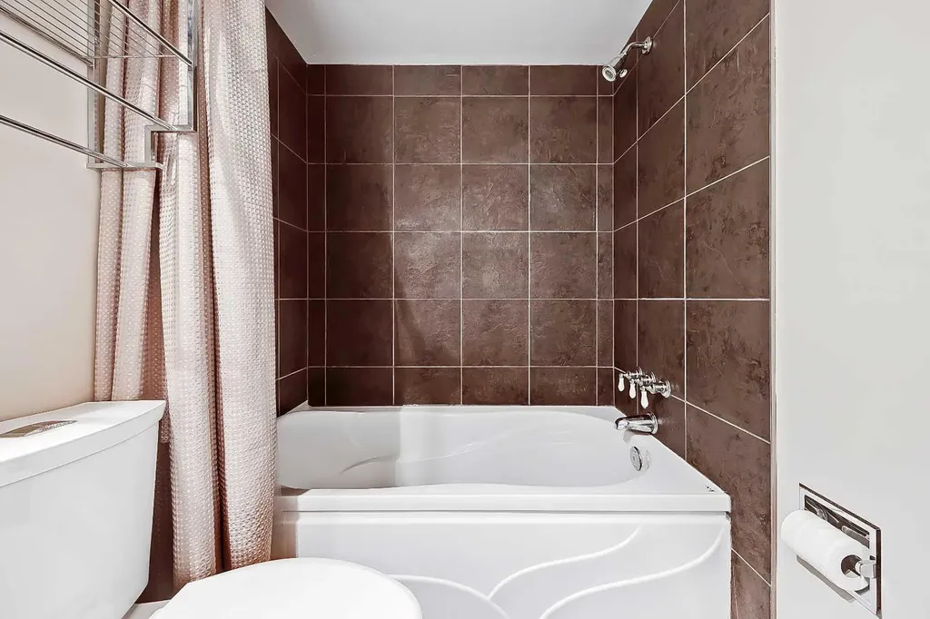 1605 16 Avenue SW Calgary AB T3C 1A2