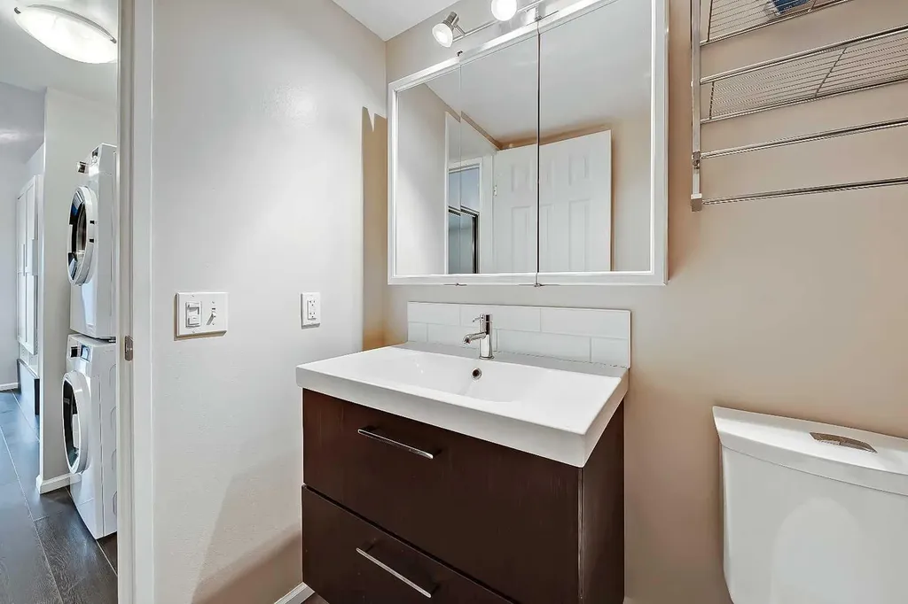 1605 16 Avenue SW Calgary AB T3C 1A2