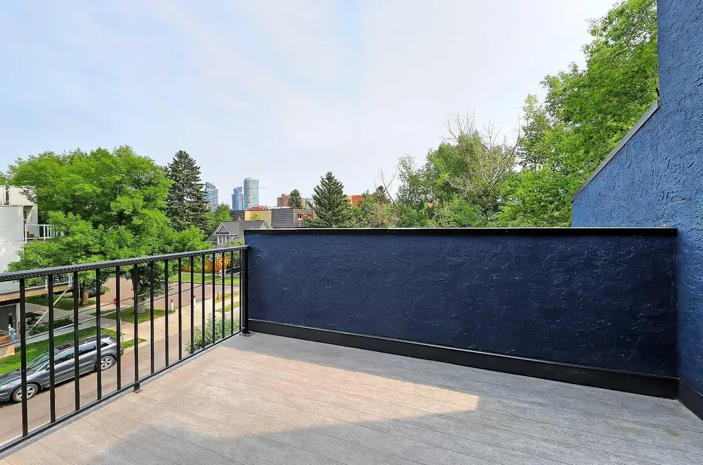1605 16 Avenue SW Calgary AB T3C 1A2