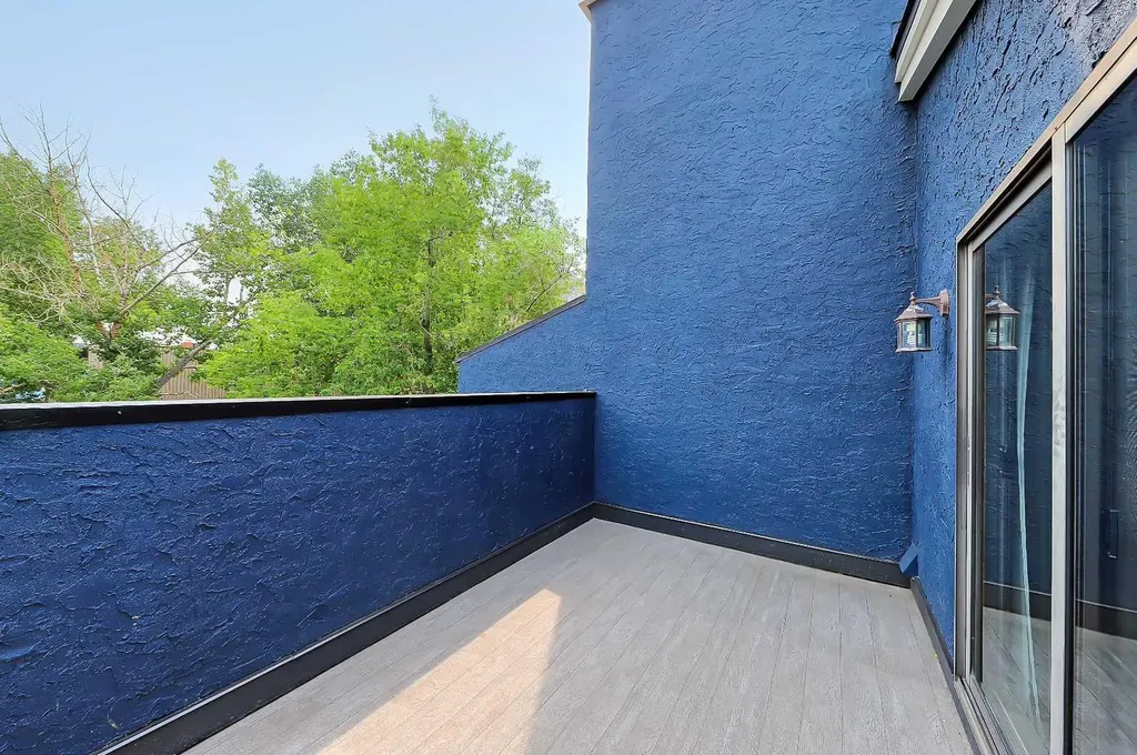 1605 16 Avenue SW Calgary AB T3C 1A2