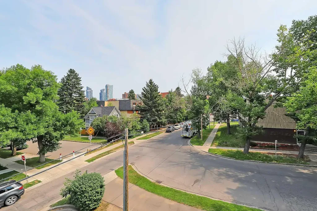 1605 16 Avenue SW Calgary AB T3C 1A2
