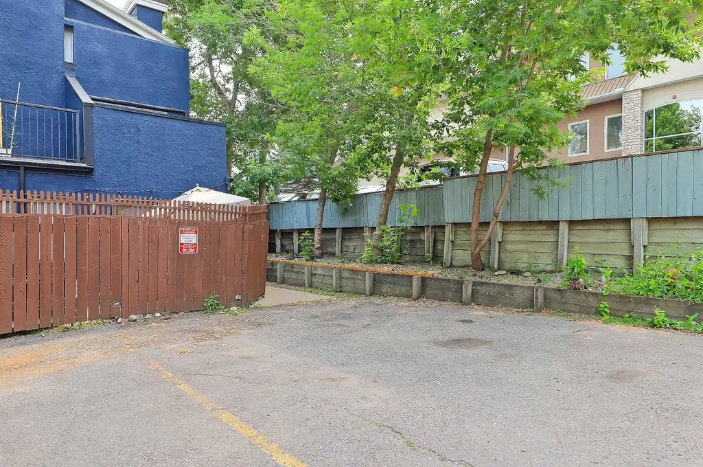 1605 16 Avenue SW Calgary AB T3C 1A2
