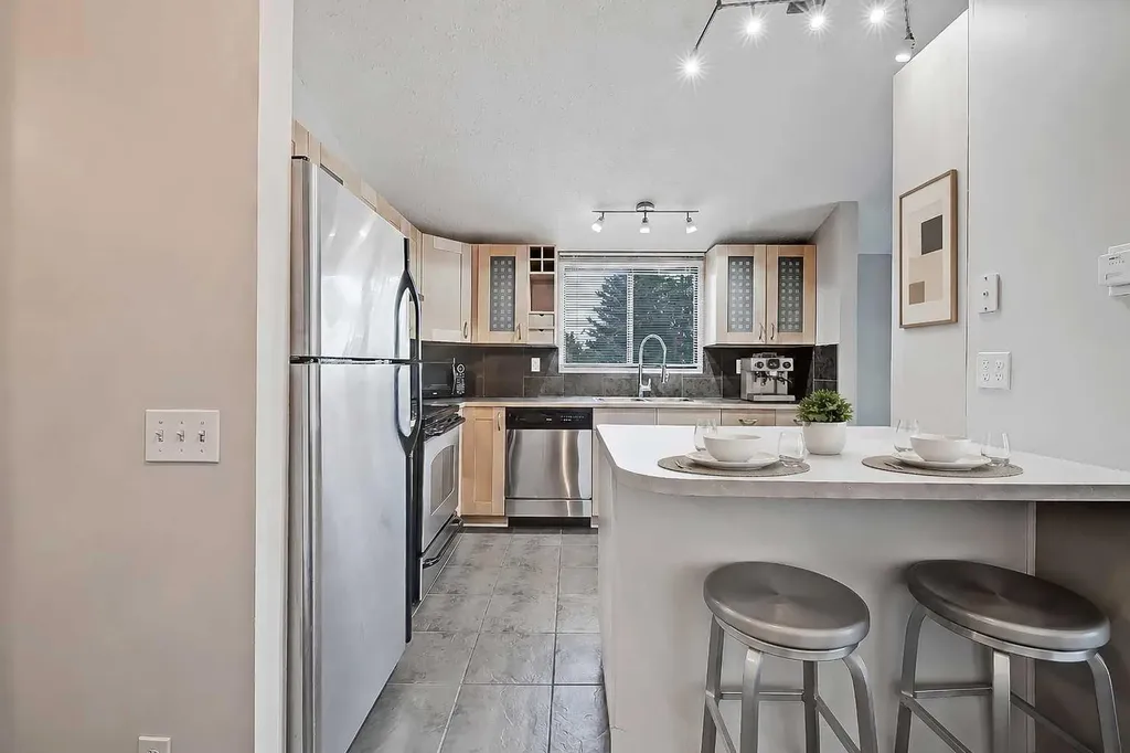 1605 16 Avenue SW Calgary AB T3C 1A2