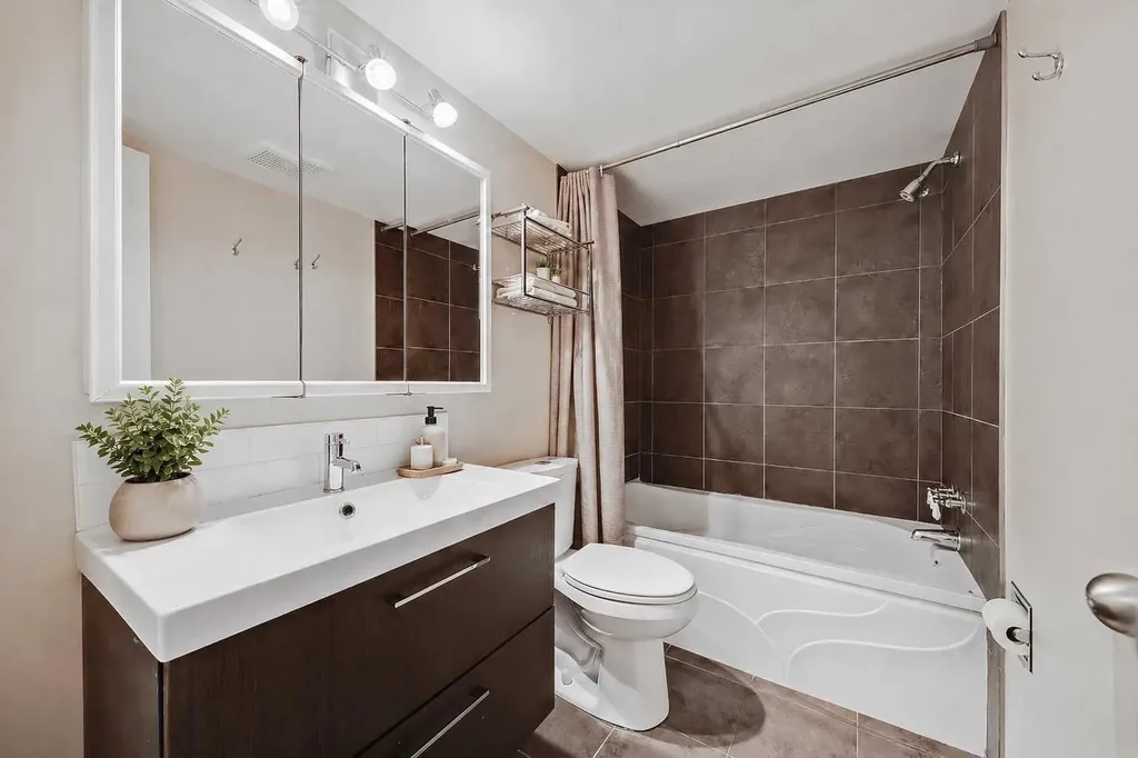 1605 16 Avenue SW Calgary AB T3C 1A2