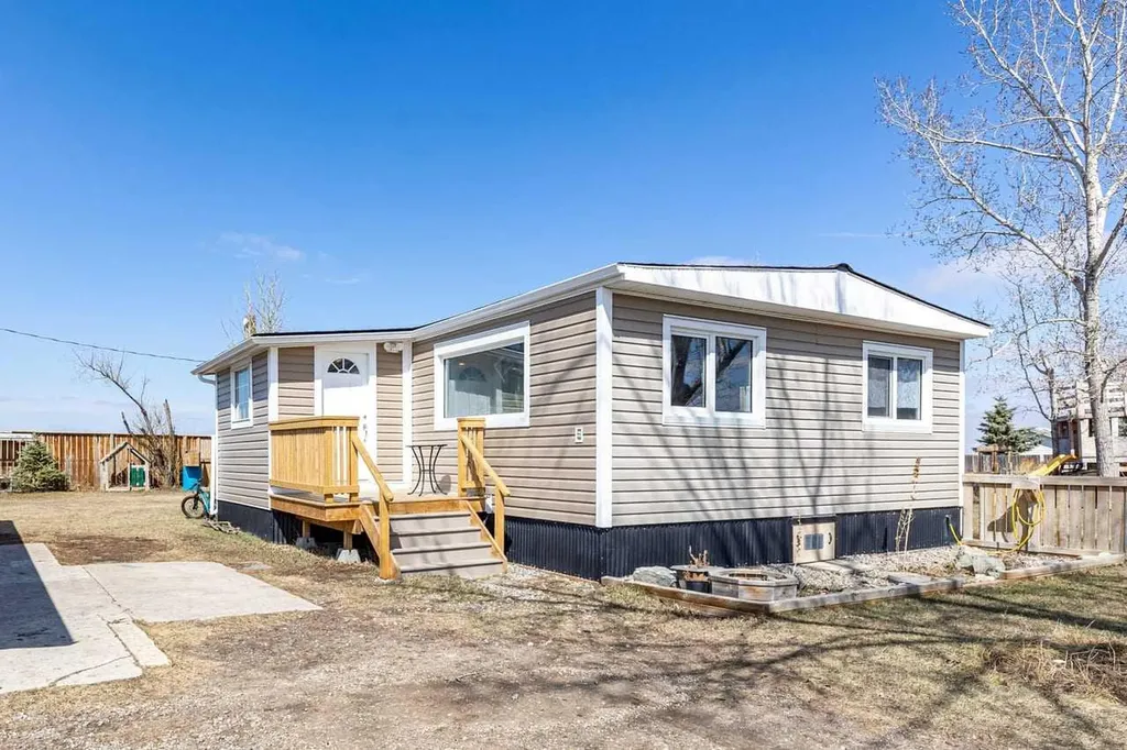 228 Railway Avenue Mossleigh AB T0L1P0