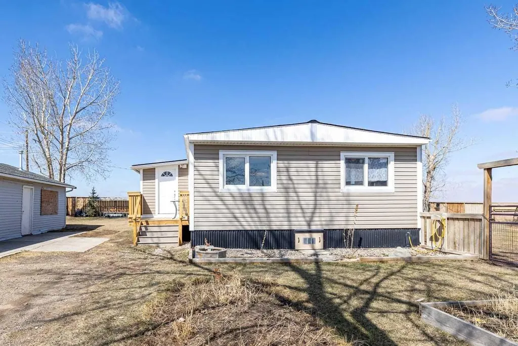 228 Railway Avenue Mossleigh AB T0L1P0